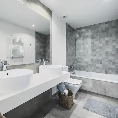 Infinity Seaviews Pool Apartment