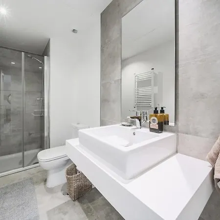 Infinity Seaviews Pool Apartment